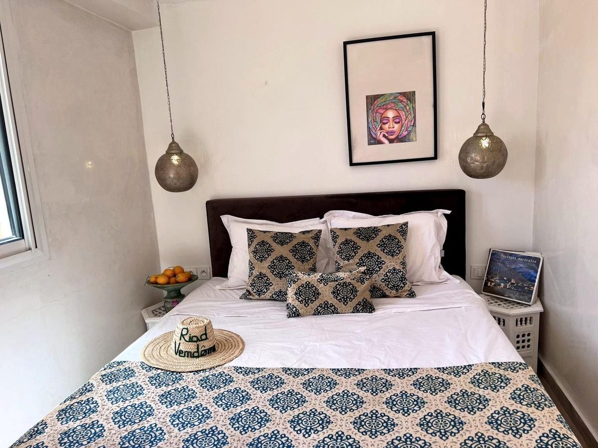 Chambre lumineuse de l'appartement Art déco à Guéliz, Marrakech